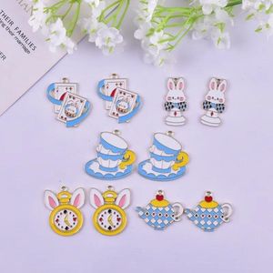 Charms Mix 10st/Pack Fashion Cartoon Alice Metal Pendant for Earring Halsbandsmycken Making Craft DIY