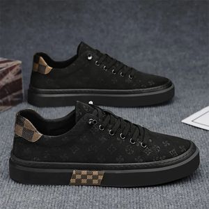 Scarpe sportive da uomo piatte nere di marca Scarpe basse da skateboard basse da uomo piatte Scarpe da ginnastica comode e traspiranti firmate Uomo zapatillas 240119