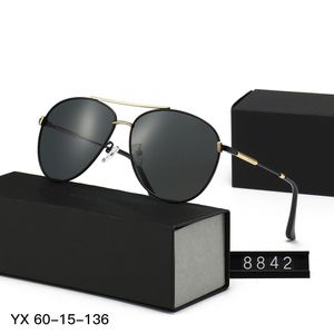 2024 Markendesigner Polarisierte Sonnenbrille 8842 Männer Frauen Pilot Sonnenbrille UV400 Brillengläser Metallrahmen Polaroidobjektiv mit Box