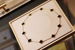 2024 designers halsband för kvinnor lyx 18k med 10 blommor fyra bladklöver hänge halsband toppkvalitet guld klassisk kedjeskal för bröllop smycken med boxq7