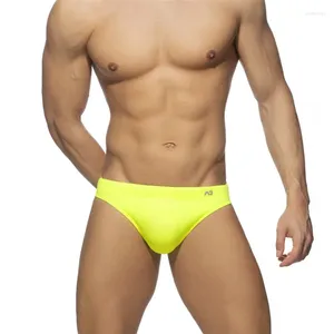 Costumi da bagno da uomo Solid Push Up Uomo Neon Swim Bikni Brief Trunks Unerwear Sexy Beach Surf Shorts Costume da bagno Costume da bagno Sunga Mutandine