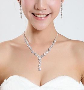 2019 Glänsande bröllop Brudsmycken med pärlhalsband legering Diamond Crystal Ladies Necklace för prom Evening Party9470233