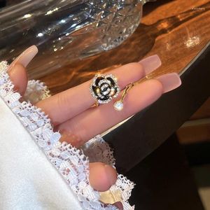 Cluster Rings Korean Elegant Black Camellia For Woman Luxury Crystal Rose Shaped Flower Opening Adjustable Ring Wedding Jewelry Gifts