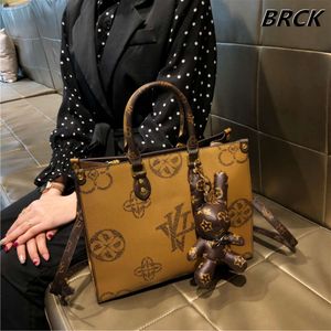 Tote Large Capacity High end Commuting Leather Handbag One Shoulder Crossbody Bag for Women Light Luxury Brand factory direct sales