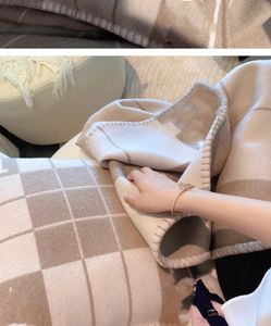 1500G BUONA coperta di lana cashmere beige di qualità Cuscino e coperta I cuscini per la casa di qualità TOP hanno imbottitura in cotone 100% Spedizione veloce