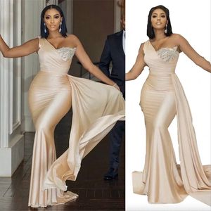 2024 Champagne Bridesmaid Dresses One Shoulder Mermaid For Weddings Plus Size Long Crystal Beads Formal Maid of Honor Gowns Wedding Guest Wear Silk Satin