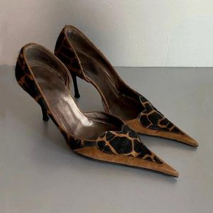 Sapatos de vestido apontou toe leopardo impressão salto alto senhoras designer sexy deslizamento-on stiletto verão para mulheres coração forma festa bombas