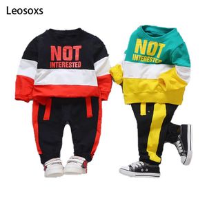 Set di abbigliamento per ragazzi Primavera Autunno Set per bambini per bambini Tute in cotone Abiti per bambini T-shirt a maniche lunghe Pantaloni roupas de bebe menino Y115598408