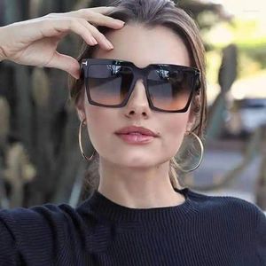 Güneş gözlükleri büyük çerçeve kare kadınlar dekoratif pirinç tırnak moda güneş gözlükleri açık sürüş gözlük UV400 oculos de sol