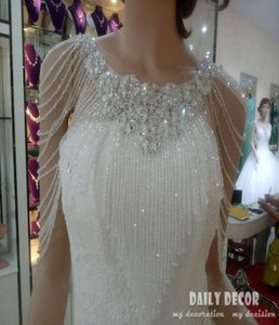 2019 Lussuosi gioielli con strass di cristallo Abiti da sposa Abiti da sposa in pizzo bianco con scialle Giacca Bolero Abito da sposa con perline4067586