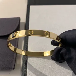 Designer Bangle ROZDZIAŁ 16-20 cm Materiał T0P dla kobiety projektantki dla mężczyzny Bransoletka Bransoletka Złota Plane 18K Śruby są zgodne z produktami licznika 025B