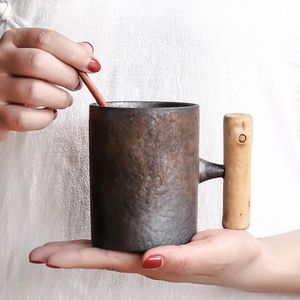 Japansk-stil vintage keramisk kaffemugg tumbler rost glase te mjölk öl mugg med trä handtag vatten kopp hem kontor drinkware 240123