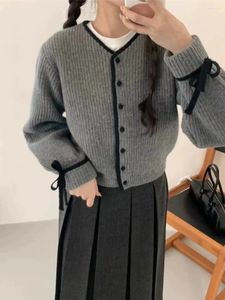 Cappotto maglione versatile con scollo a V lavorato a maglia da donna per le donne Cardigan lavorato a maglia dal design unico stile coreano autunno inverno monopetto con fiocco