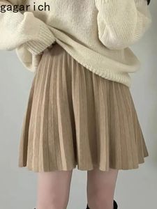 ギャガリッチの女性ニットスカート韓国シック秋の冬のシンプルなソリッドシン薄汎用ハイウエストプリーツショートスカート女性240201