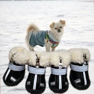 Vestuário para cães 2024 Inverno Sapatos para animais de estimação Botas de neve quentes Botas de pele à prova d'água para cães pequenos de algodão antiderrapante Pug Produto 4 unidades / conjunto