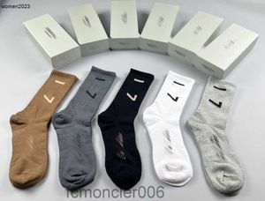 Designer Men Socks Fashion Cyfrowa marka oddychająca jedno pudełko Pięć par odzieży Nov21 HI-Q VPM2
