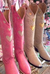 Stivali da cowboy da cowgirl da donna Design a forma di cuore Moda Stivali occidentali in zucchero dolce Slip On Scarpe retrò rosa Punta a punta 240130