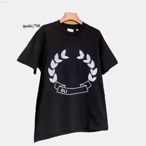 Mens korta bokstäver Designer Burberies Cotton Casual Burbreries Sleeve Travel Holiday Tops Summer Printed broderad t-shirt tee 9766