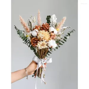 Fiori decorativi Nordic Bouquet di rose secche Accessori per la decorazione della casa Sacchetto di carta Vaso Disposizione dei fiori Simulazione Arredamento d'interni