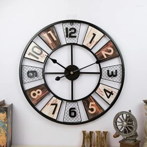 Zegary ścienne American Retro salon okrągły metalowy wallclock kreatywny kutego żelaza zegarka led -clock dekoracyjny