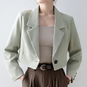 スーツジャケットの女性ショートブレザーソリッドロングスリーブコートオフィスレディーファッション韓国クロップアウトウェアトレンディスーツトップコートプラスサイズ240126