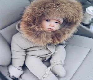 Bebek Bebek Tonpers Kış Kıyafetleri Yenidoğan Erkek Erkek Erkek Erkek Kız Örme Süveter Tulum Rakun Kürk Kapşonlu Çocuk Toddler Outerwear T200706358554