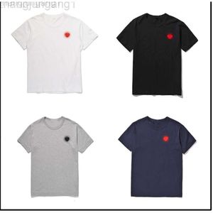 デジーナーCDGS TシャツCOMMES DES GARCONS Red Heart Embroidery Half Sleeved Mens and Womens Black Play Combed Cotton Shirt Sleevesグレー