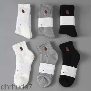 Mens Sock Classic Hafted Middle Tube Japoński styl bawełniany jesień i zimowy ręcznik Kobiety sportowe pończochy z3v7