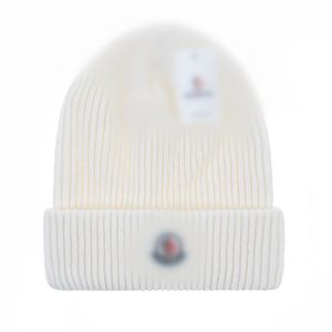 真新しいデザインデザイナーのBrimless Hat、クラシックレターニットハット、暖かい秋と冬のウール刺繍帽、カップル用ファッショナブルなストリートハットD10