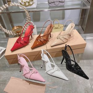 Cielęta skórzane pompki slingbacka metalowe sandały z klamrą 5,5 cm Kitten Obcowanie Slingbacks Women Luksusowy projektant Specjane palce wieczorowe buty imprezowe