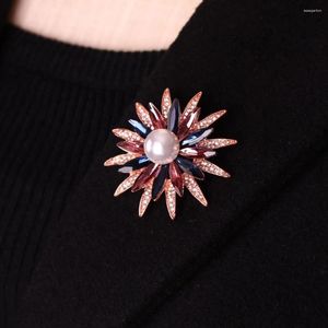 Broscher elegant vintage kristall lyxsmycken utsökta koreansk stil brosch tröja tillbehör kvinnlig söt pin