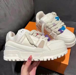 Luxury Brand Casual Shoe Designer Trainer Maxi Small Fat Ding mass e tênis feminino Moda de couro Double Sneakers B22