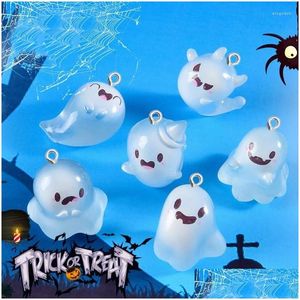 Charms 10pcs Cartoon Luminous Ghost żywica DIY Halloween Biżuteria Prezentowa Making Kreatywna klęska kluczyka Wisior Zabawny wystrój figurki Drop Otu8l