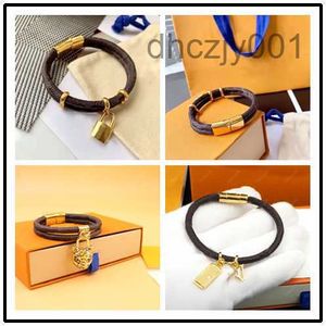 Bracciale in pelle di design per uomo Donna Marchio di gioielli di lusso Braccialetti con chiusura in oro Ciondolo uomo tigre femminile 17 cm 19 cm 21 cm B3QM 666D 666D