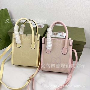 클래식 패션 새로운 멀티 컬러 여성의 고품질 핸드 헬드 One Shoulder Crossbody 절묘하고 공장 직접 판매를위한 독특한 가방