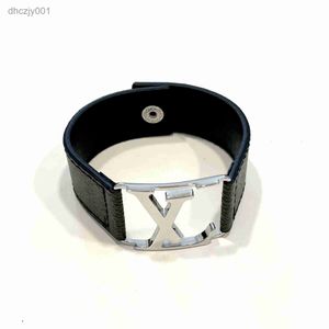 Designer smycken silver svart läder armband män charm armband för kvinnor bred hand rem brun blommönster guld stämpel tryckt mode gåva 3jju