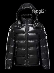 メンズデザイナー冬のジャケットパフショートグロッシーダウンフード付きカップルスタイリッシュで多目的なパンスーツ男性のためのソリッドカラーコートzrmq 3lu p 6lxo