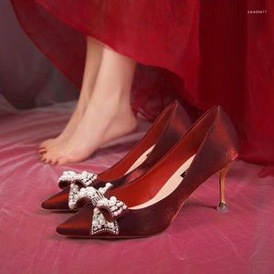 Elbise ayakkabıları üzerine ince topuklu sivri pompalar sandalet bayan basketbol platformu dantel slice slip-on stiletto 3cm saten ayak bej gelin c