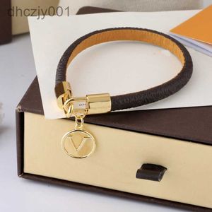 Vintage Pattern Leather Bracelets for Women and Men Classic Designer High End Glamour Fashion Wedding Jewelry Gifts ZUQT