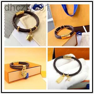 Designer pulseira de couro para homens mulheres marca luxo jóias ouro bloqueio pulseiras homens pingente tigre feminino 17cm 19cm 21cm etku