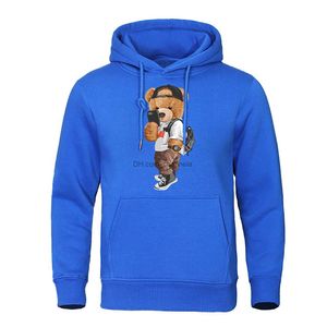 Men's Hoodies Sweatshirts Mr. Bear Who Took A Selfie In The Street Clothes Mens Hip Hop Loose Hoodies Warm Crewneck Hoody Crewneck Pullover Streetwear Men T240217