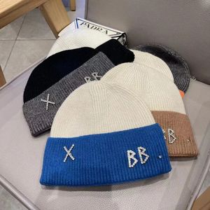 RB French Light Luxury Rhinestone Womens Sticked Hat Winter Warm Ull utomhusskidåkning Beanie förtjockning och bekväm 240202