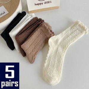 Kadınlar SOCKS 5 çift örme orta uzunlukta çorap kadınlar için sonbahar kış kışın sevimli moda lolita çok yönlü dantel fırfırlı kısa