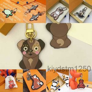 Classic Cartoon Cute Tiger Keychain Wallet Keyring Designer Animal Car Penguin Letter Fox Keychains Women Charm Pendant Accessories 5529