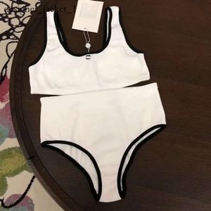 Chanele One Piece Mayo Tasarımcıları Bikini Set Örgü Kadın Moda Maddesi Takım Baskı C Harf Beyaz Siyah Renkler Üç Nokta Lady Yaz Plaj Yüzme Giyim 986