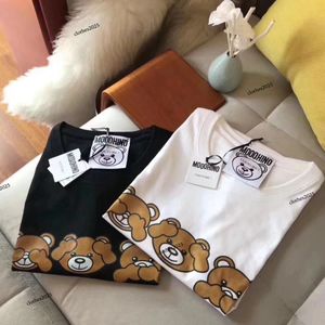 2024 Kids Summer T-shirts Designer Tees Boys Girls Bear Bear Letters Mosaic Tryckt Topps Children Casual Trendy Tshirts Fler färger Lyxiga toppar Högkvalitativ märke