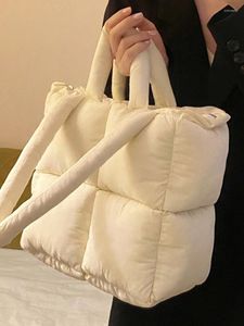 Abendtaschen Einfarbige Handtaschen für Frauen 2024 Koreanische Casual Umhängetasche Flut Pendeln Puff Weiche gepolsterte Kissen Große Tote Pack