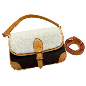 Bolsa pequena crossbody de couro de lã de grife