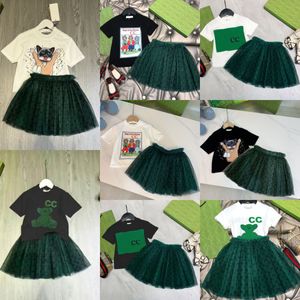 Veil Short Fashion Luxury Designer Summer Kids T-shirt Söta babykläder Barn Kort ärm pojkar flickor set kläder kostymer bomullsklänning storlek 90-160 96nl#