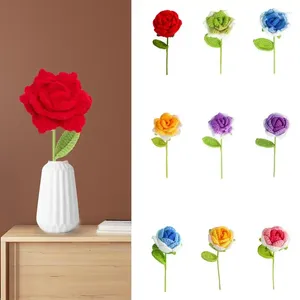 Fiori decorativi lavorati a maglia all'uncinetto Fiore di simulazione rosa singola colorata Decorazione domestica fai da te Matrimonio floreale finto lavorato a mano